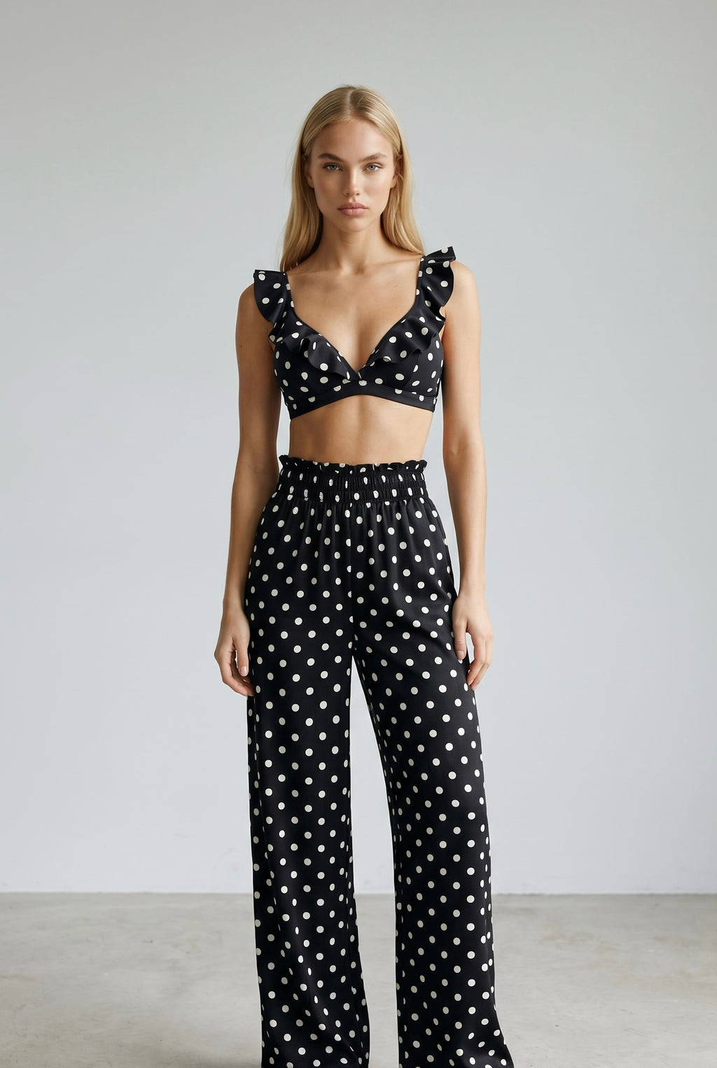 Polka Dots Топ с Волани x Панталони