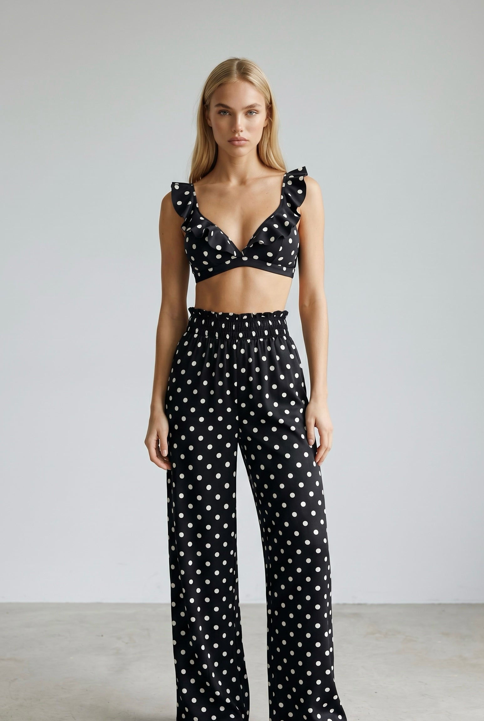 Polka Dots Топ с Волани x Панталони